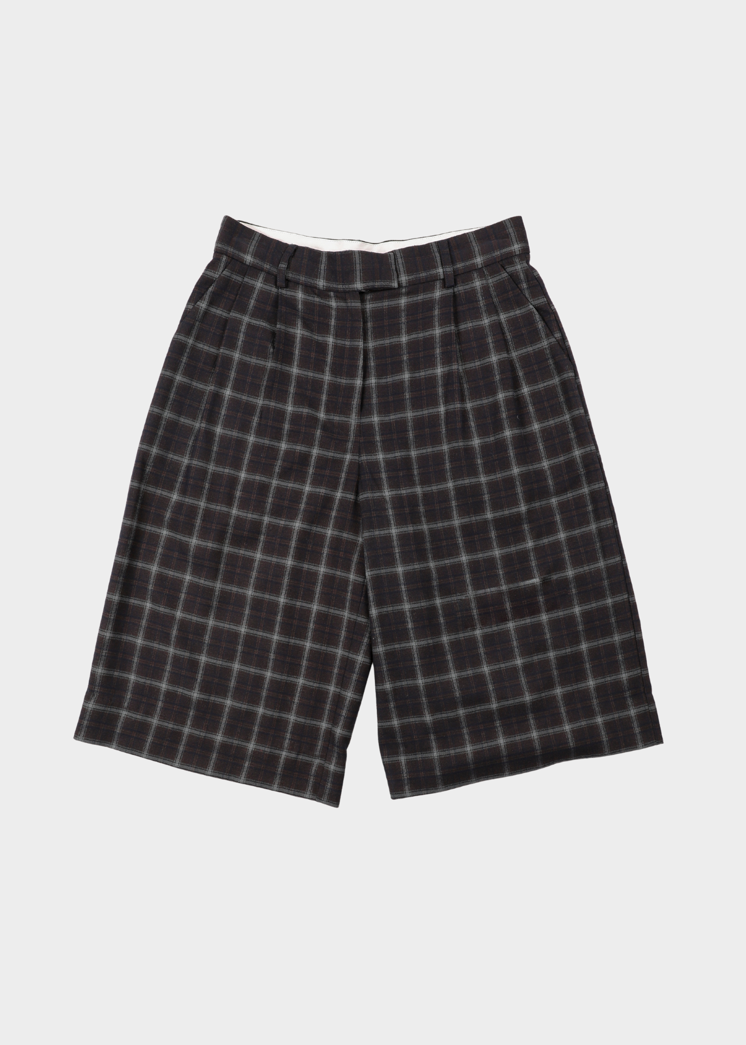 Noted Natwerp abbu bermuda checkered. Black and gray plaid shorts with a white waistband, displayed flat against a light gray background.