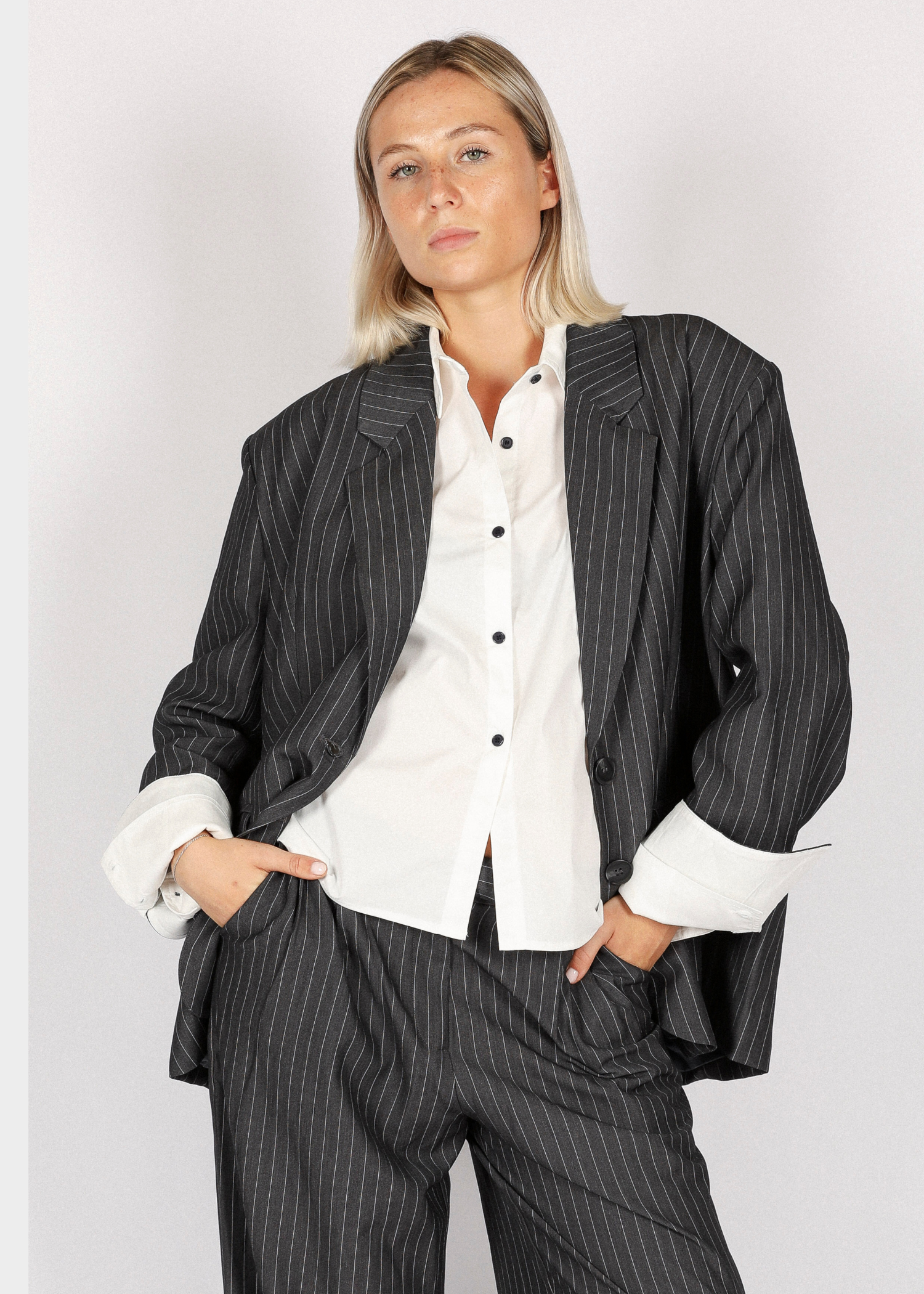 Ari blazer - dark grey striped