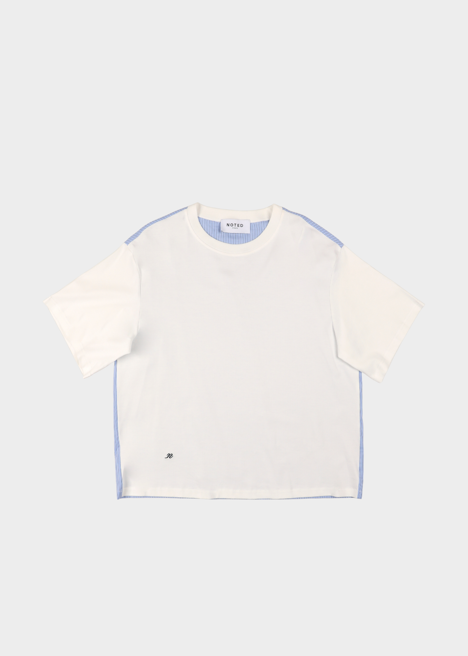 Noted Antwerp Coli t-shirt-white blues tripes. A white short-sleeve t-shirt with light blue contrast stitching along the shoulders and sides, displayed flat against a light gray background.