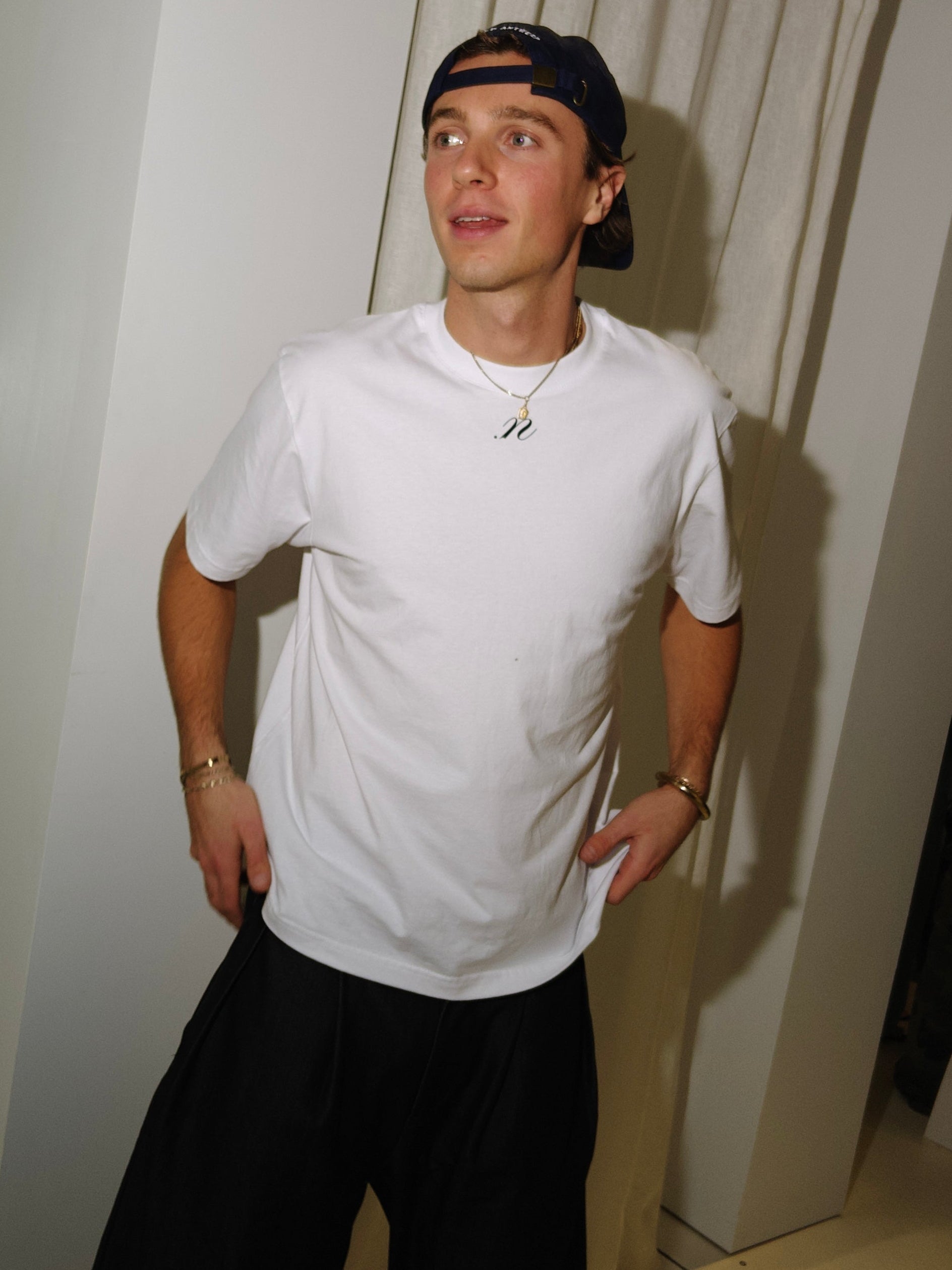 Guy wearing the noted antwerp pop up tshirt